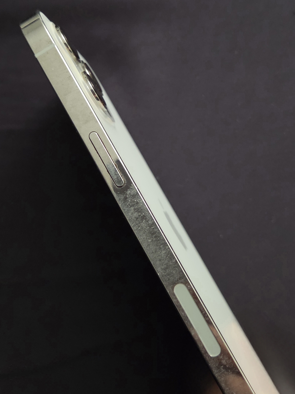 iPhone 12 Pro Max - Picture 4 of 5